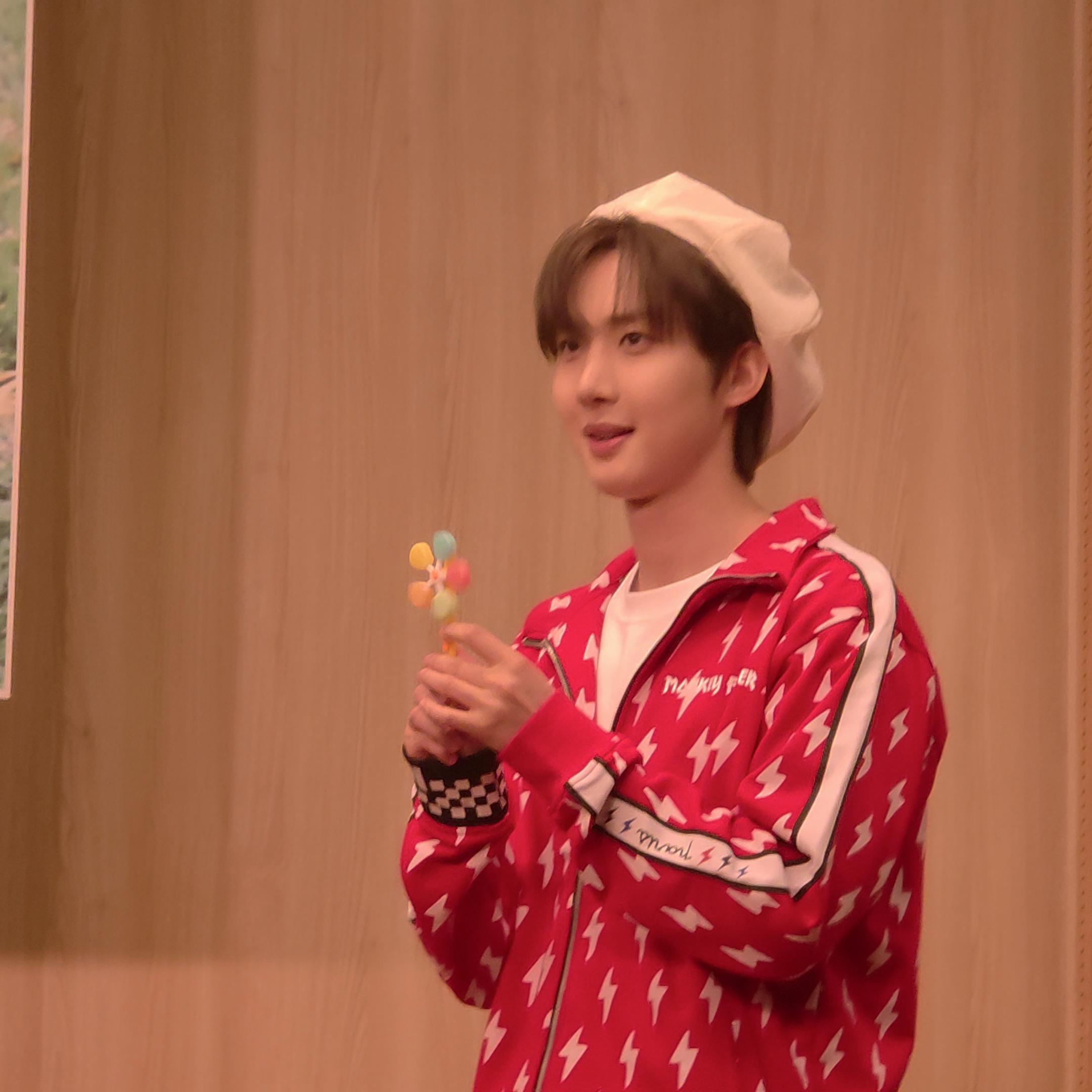 Recent activity shot of Hui (PENTAGON)