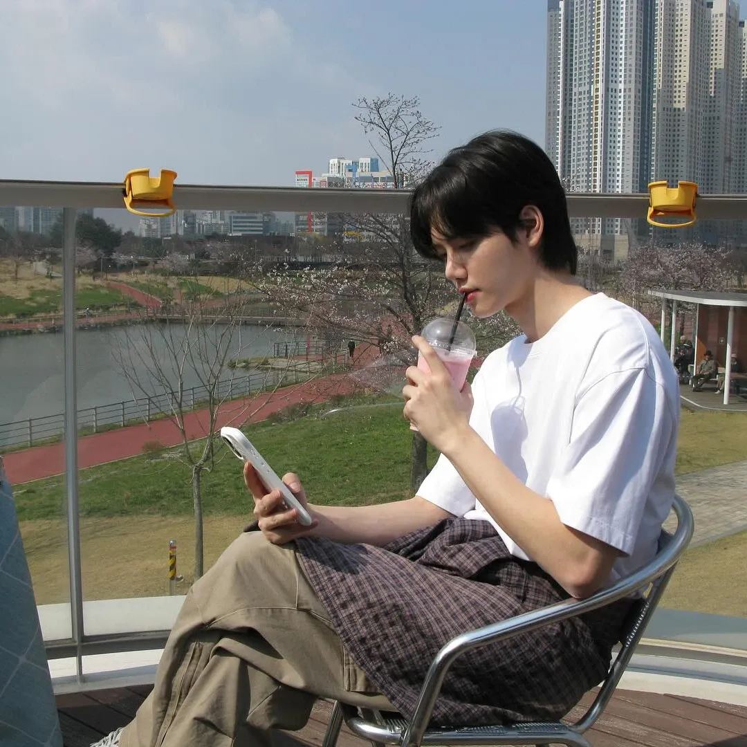 A moment captured by Minhee (CRAVITY)'s fan