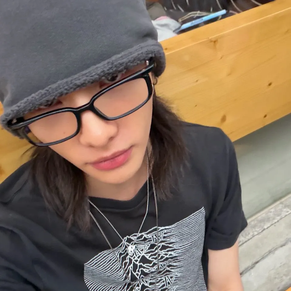 Foto terbaru Hyunjin (Stray Kids)