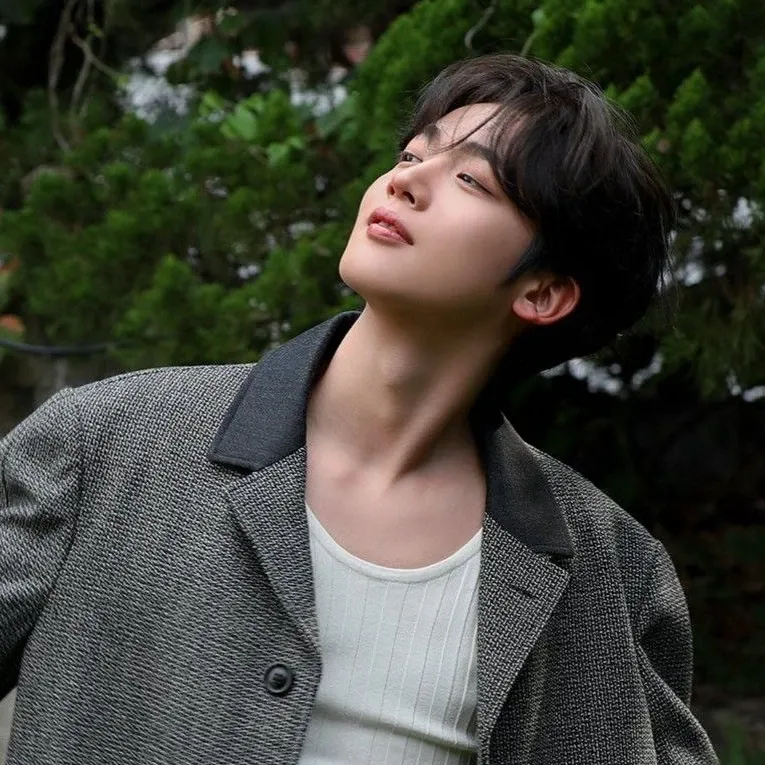 Latest photo of Kim Yohan (WEi)