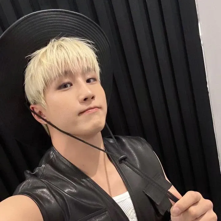 Behind-the-scenes cut of Jinjin (ASTRO)