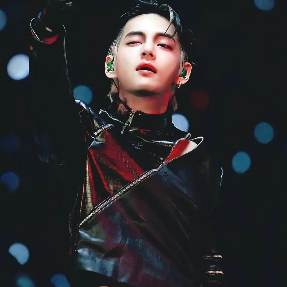 A moment captured by V (BTS)'s fan