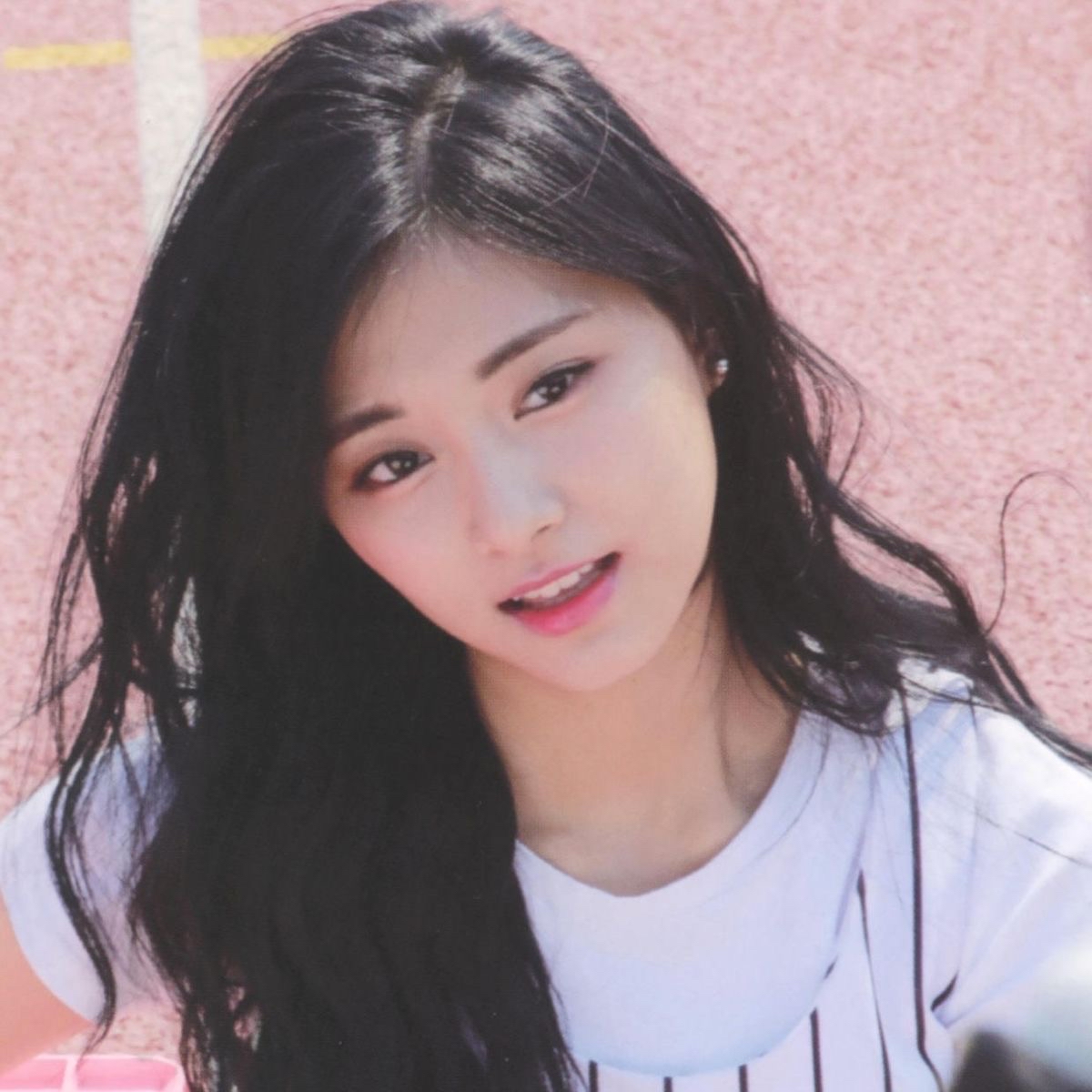Foto aktivitas terbaru Tzuyu (TWICE)