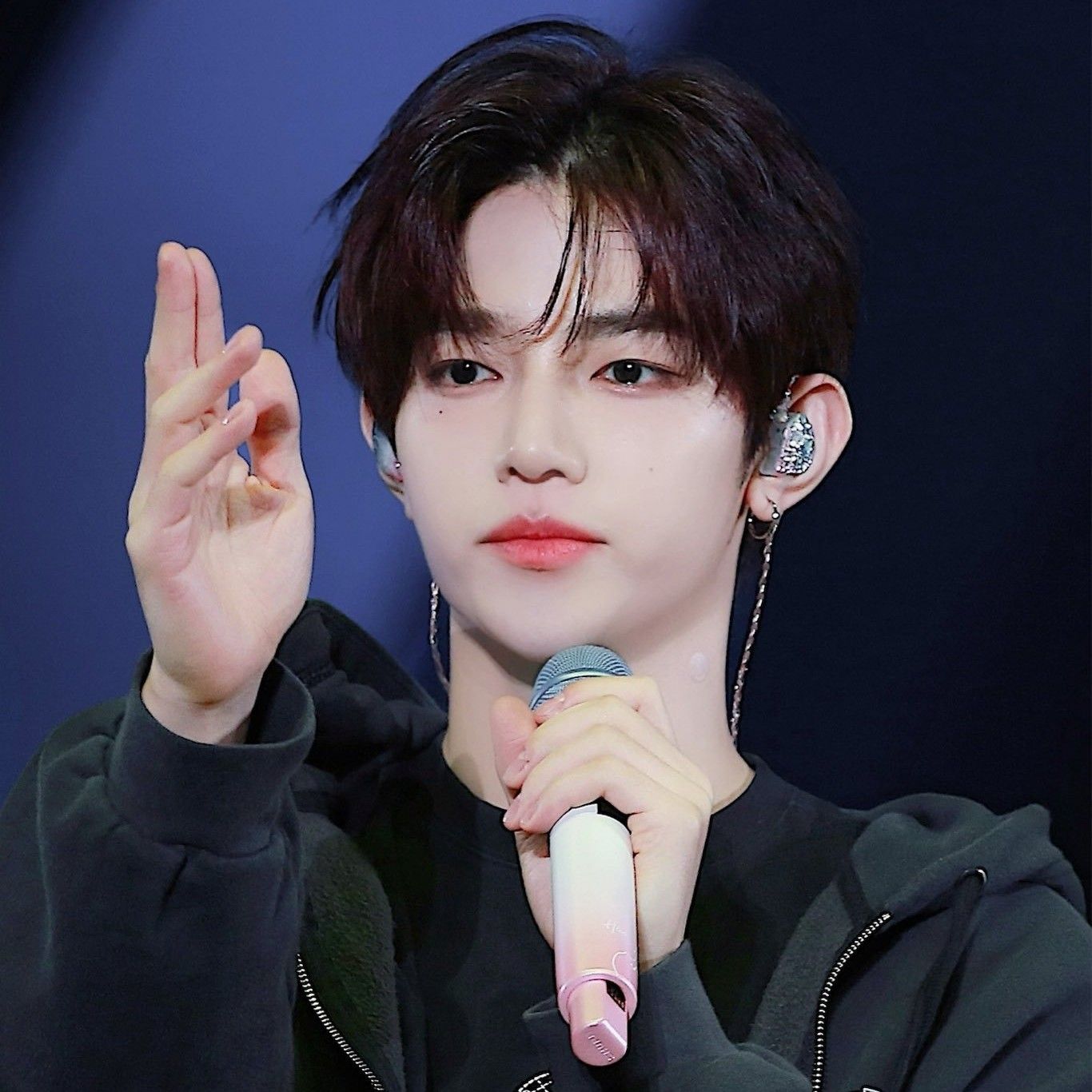 Behind-the-scenes cut of Zhang Hao