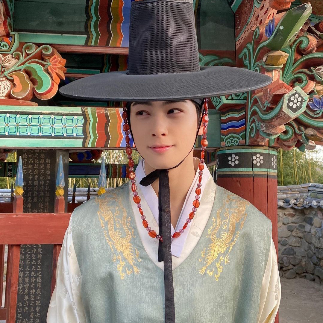 아스트로의 최신 사진