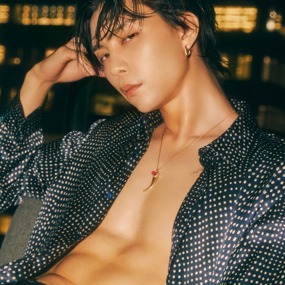 Latest photo of Johnny (NCT 127)