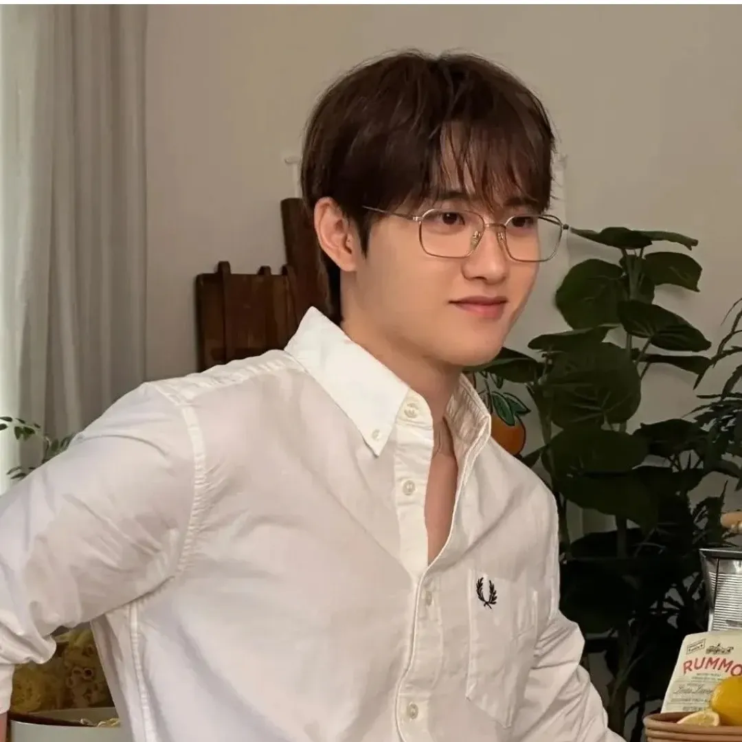 Foto aktivitas terbaru D.O. (EXO)