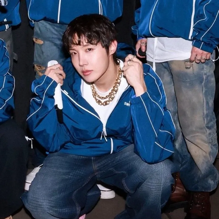 Momen yang diabadikan oleh penggemar j-hope (BTS)