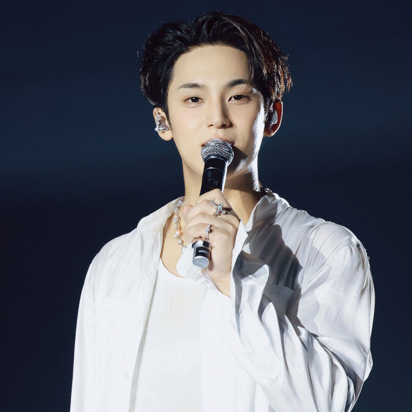 A moment captured by Mingyu (SEVENTEEN)'s fan