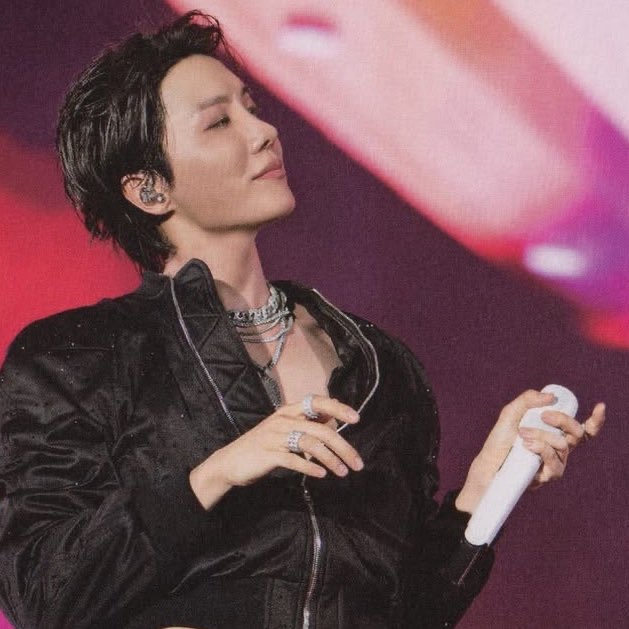 제이홉 (방탄소년단)의 최신 사진