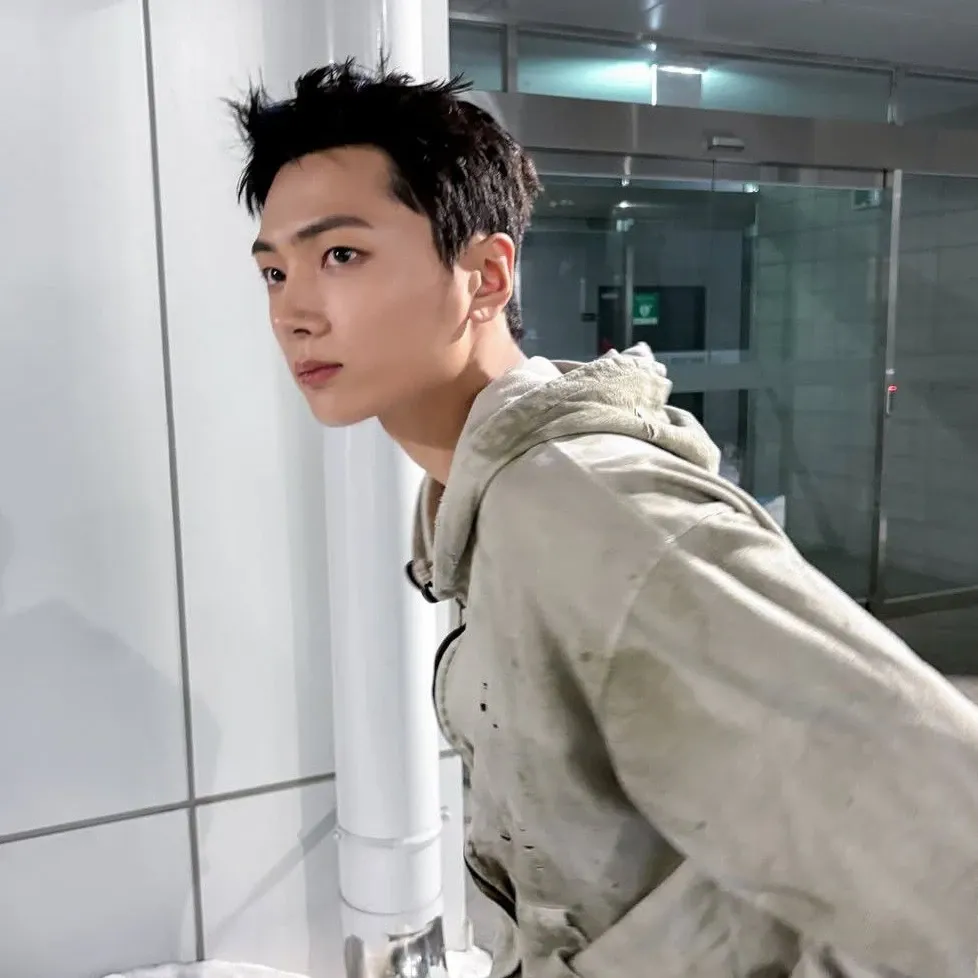 Latest photo of ENHYPEN