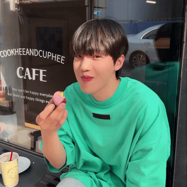A moment captured by Lim Youngmin's fan