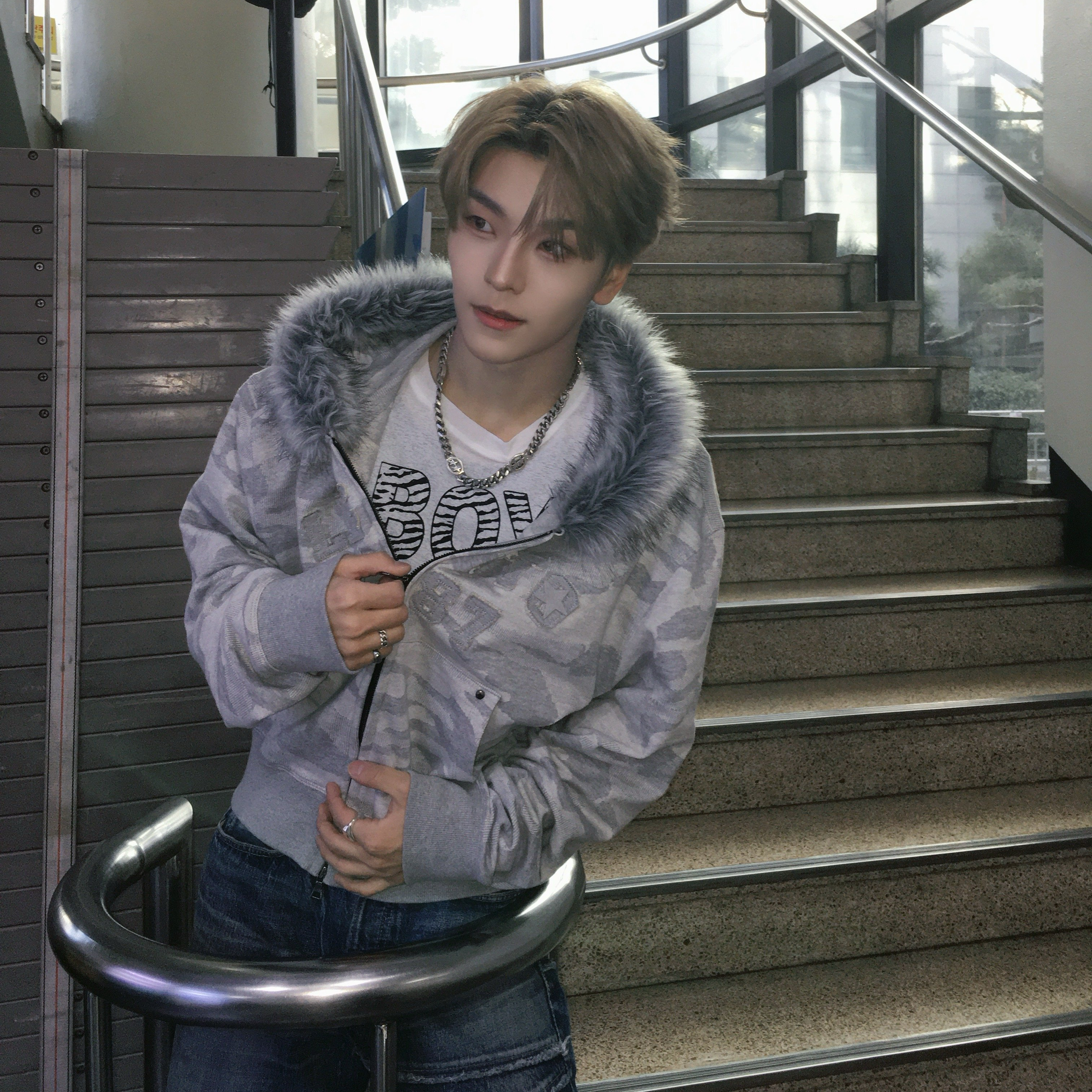 Behind-the-scenes cut of He Xinlong (ALPHA DRIVE ONE)