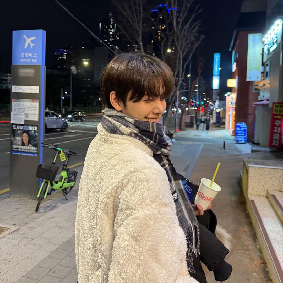 Behind-the-scenes cut of Minhee (CRAVITY)