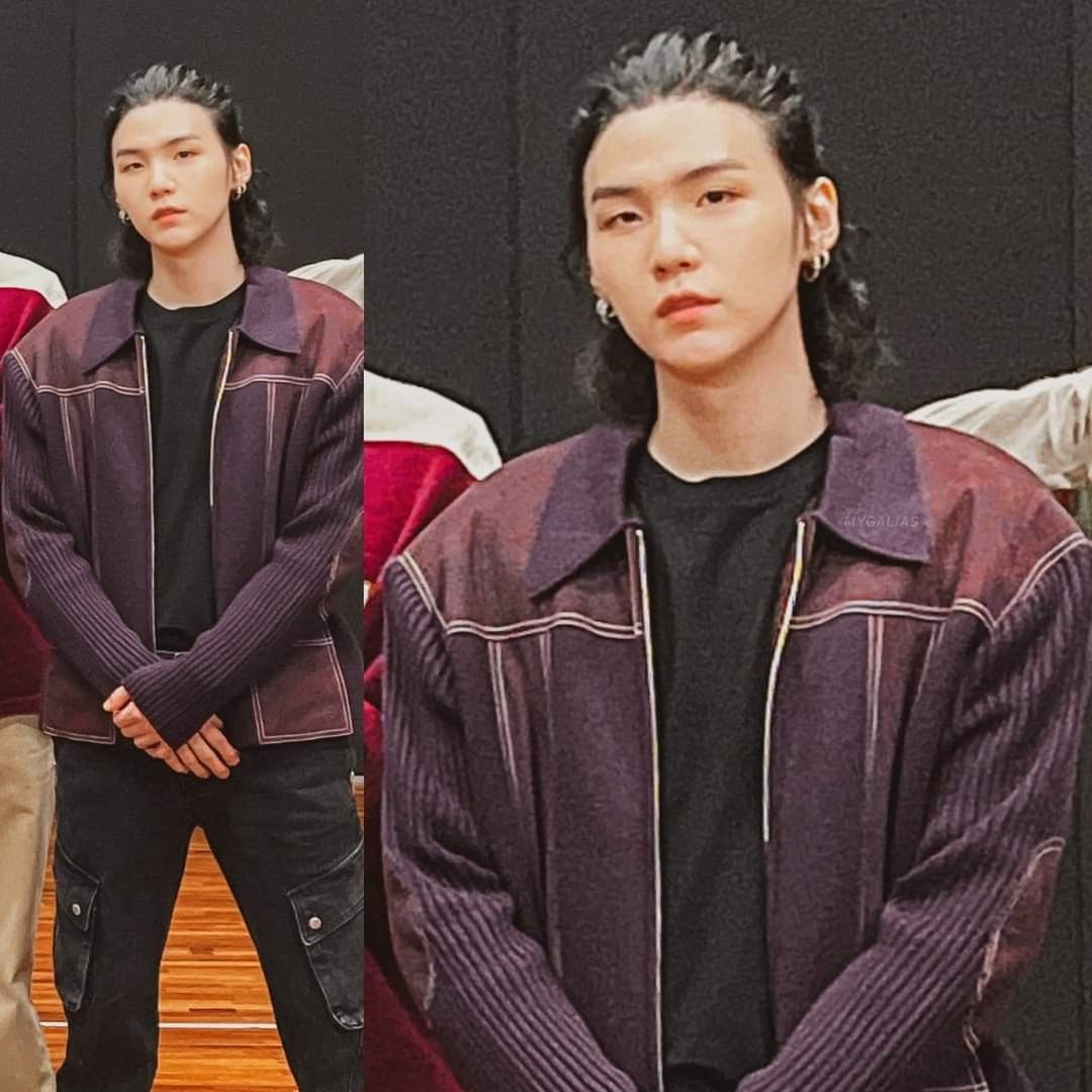 Foto aktivitas terbaru SUGA (BTS)