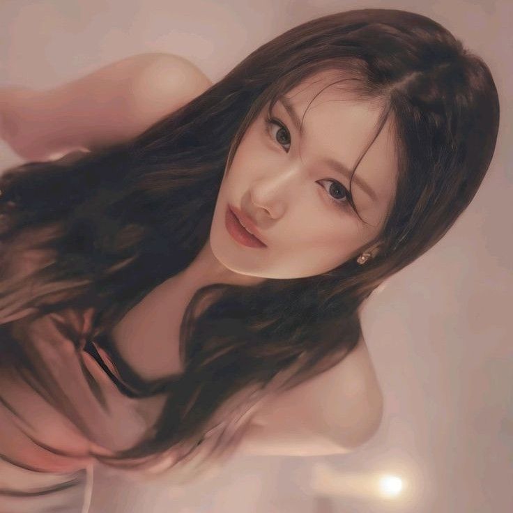 Latest photo of Sana (TWICE)