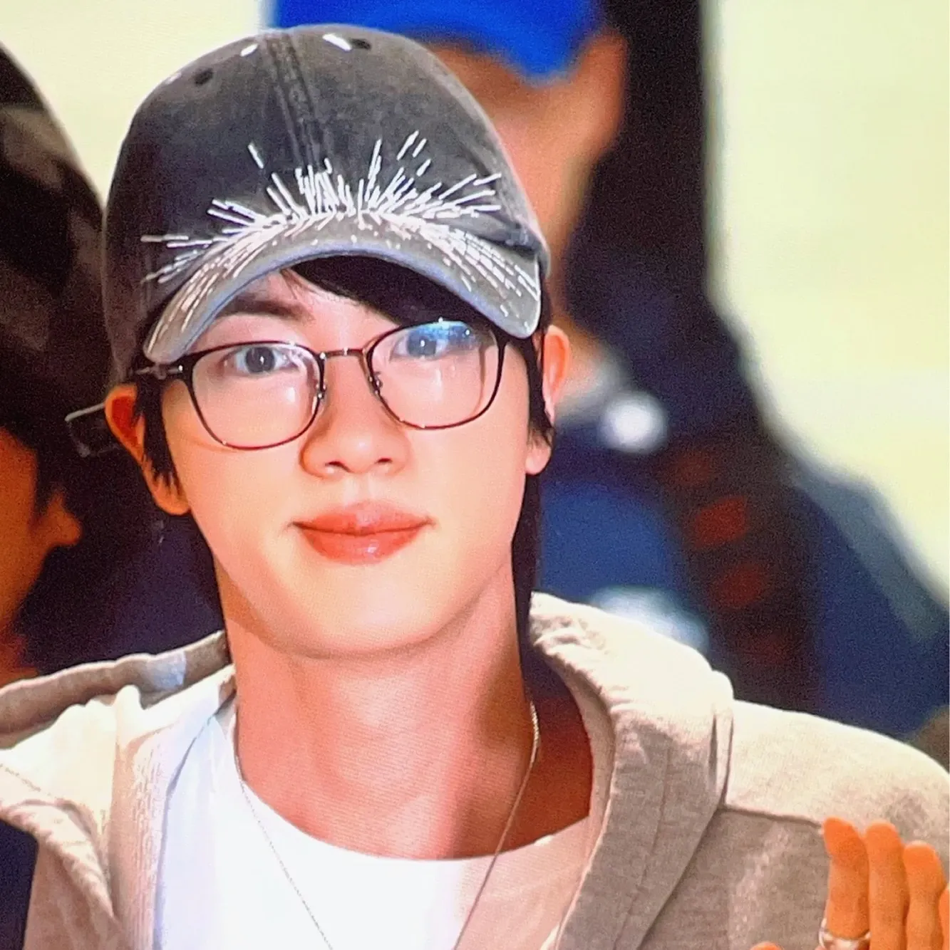 Foto aktivitas terbaru Jin (BTS)