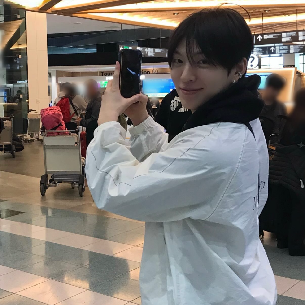 Behind-the-scenes cut of HEECHAN (DKB)