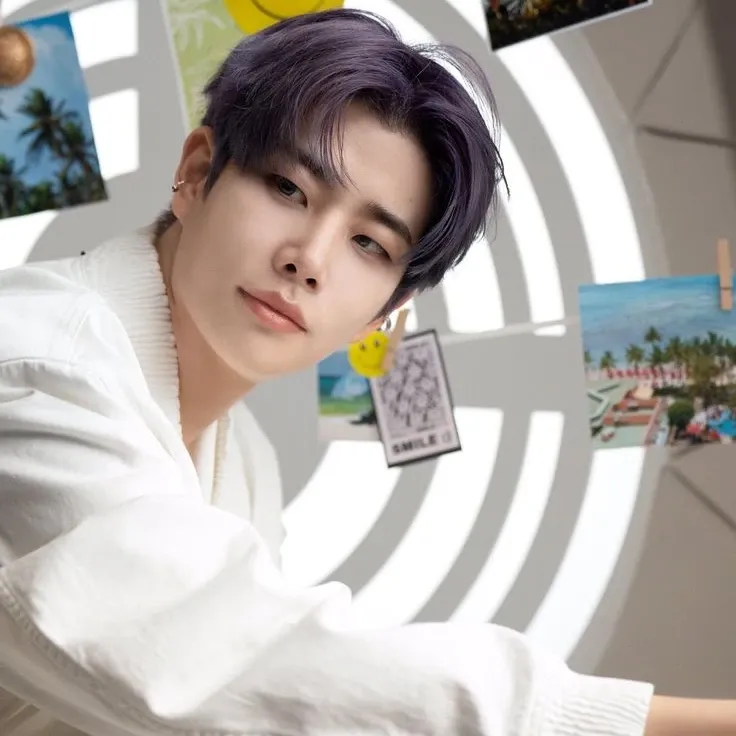 A moment captured by MJ (ASTRO)'s fan