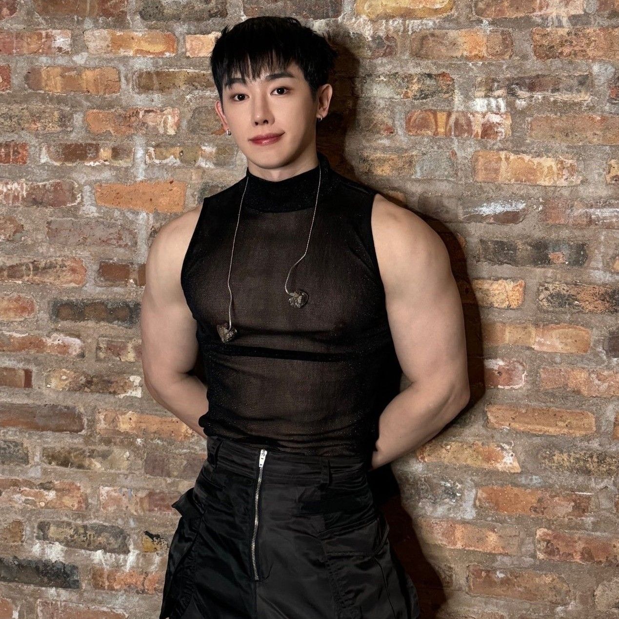 Behind-the-scenes cut of Wonho