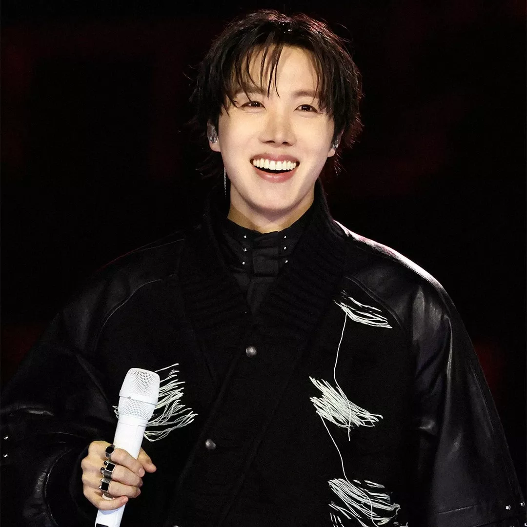 제이홉 (방탄소년단)의 최신 사진