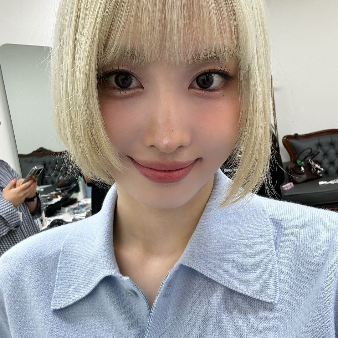 Behind-the-scenes cut of Momo (TWICE)