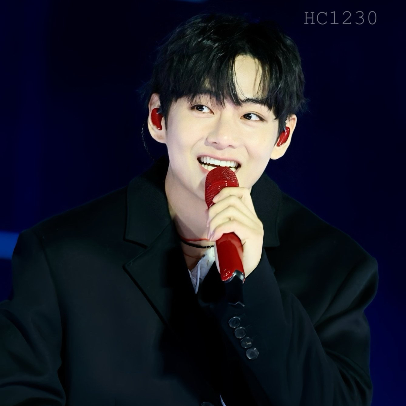 V (BTS)の舞台裏ショット