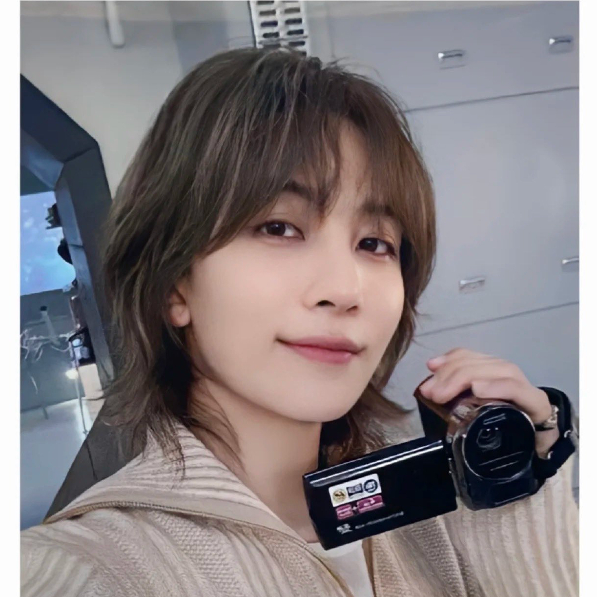 A moment captured by Jeonghan (SEVENTEEN)'s fan