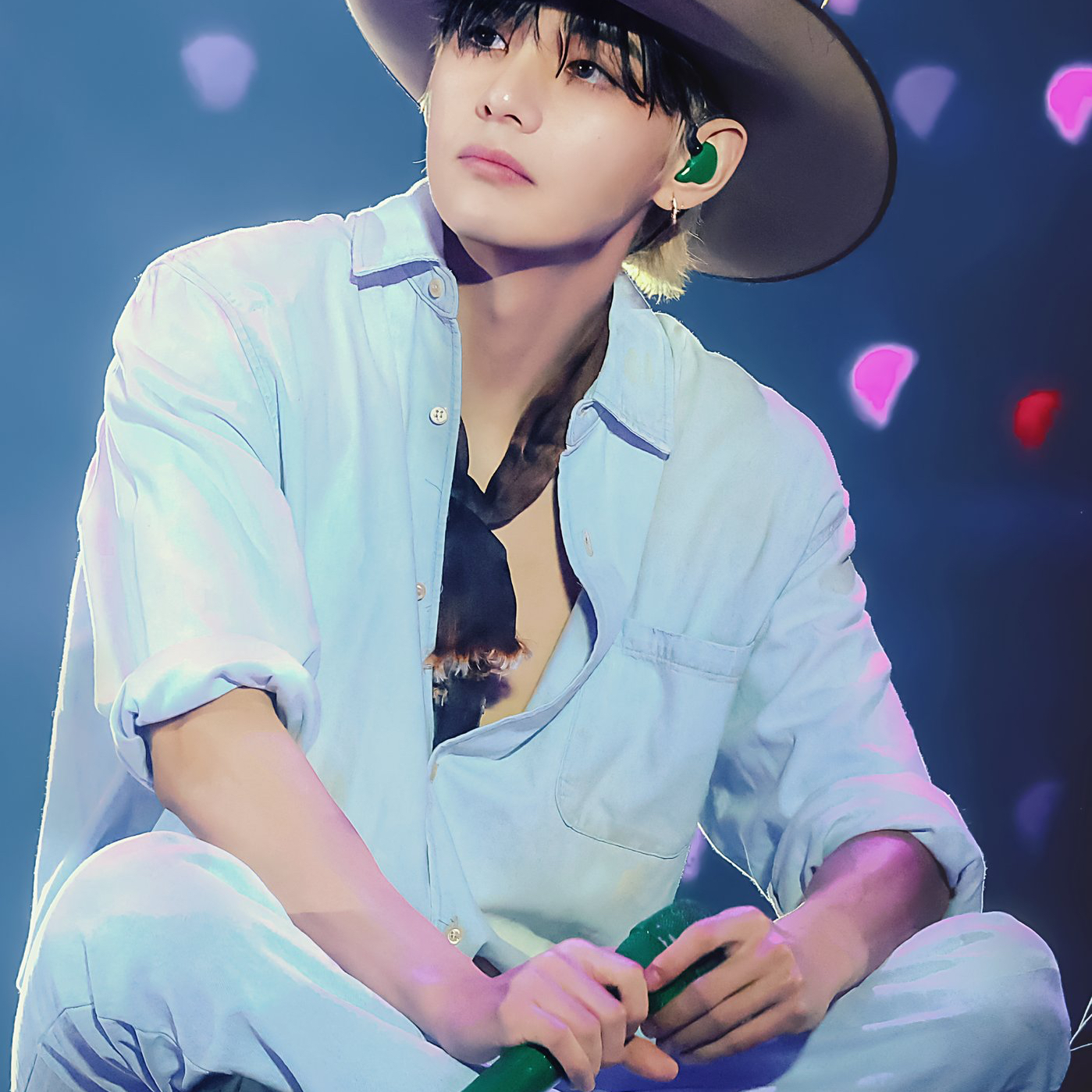 뷔 (방탄소년단)의 최신 사진