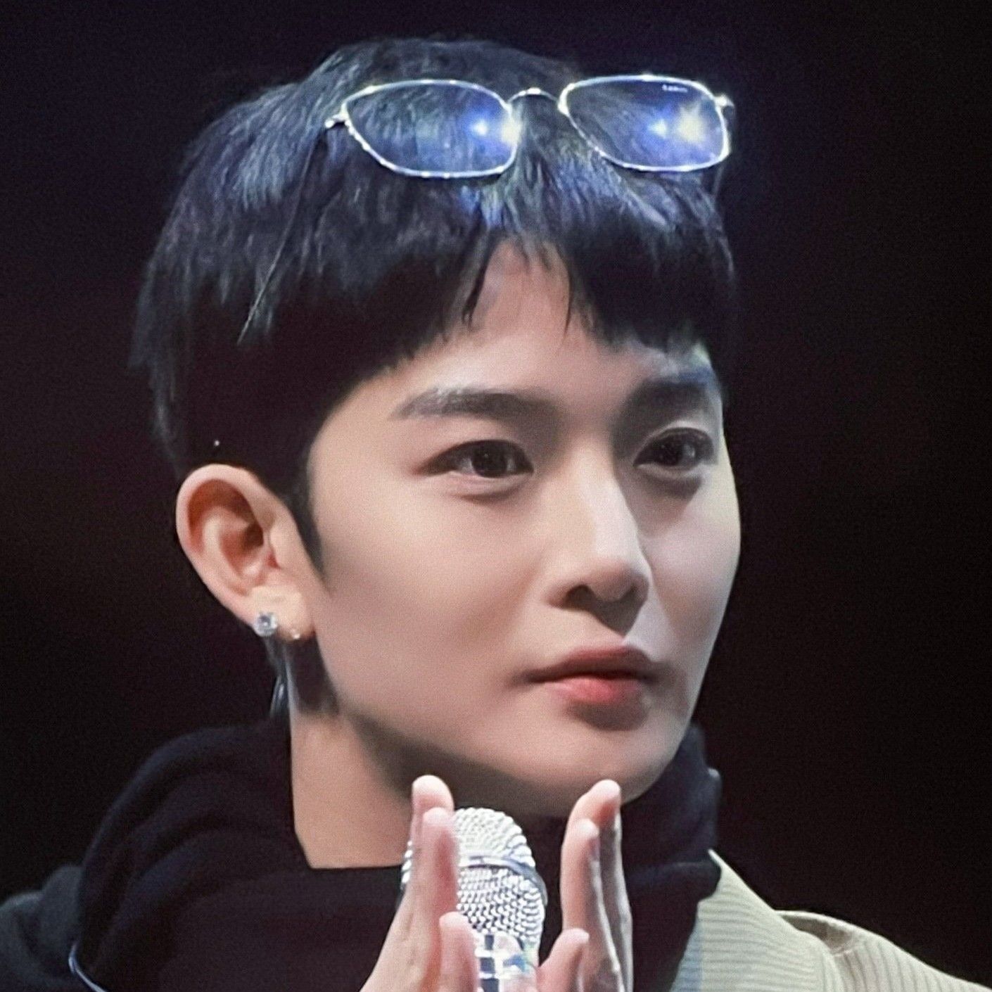 Behind-the-scenes cut of Bae Jinyoung