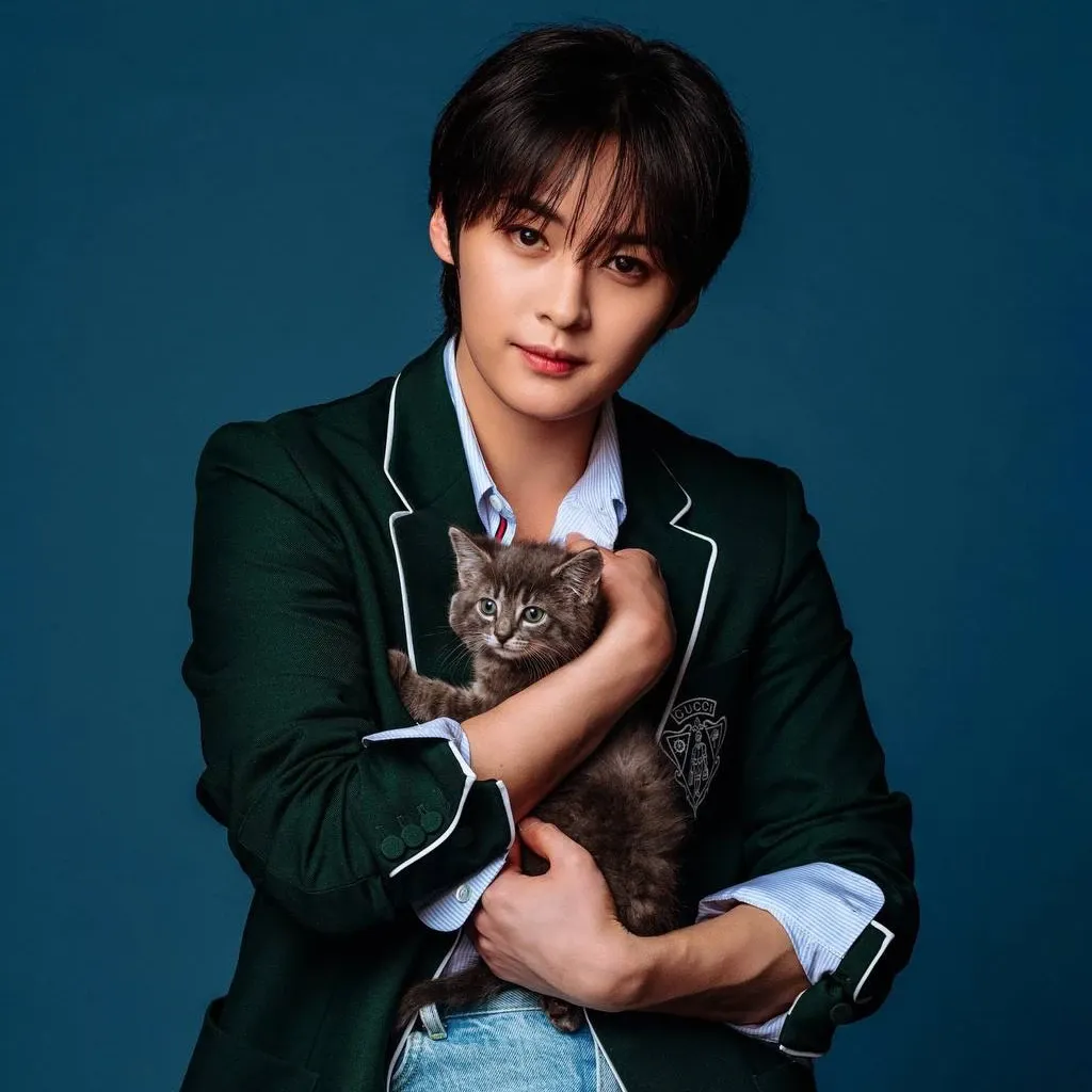 Foto aktivitas terbaru Lee Know (Stray Kids)
