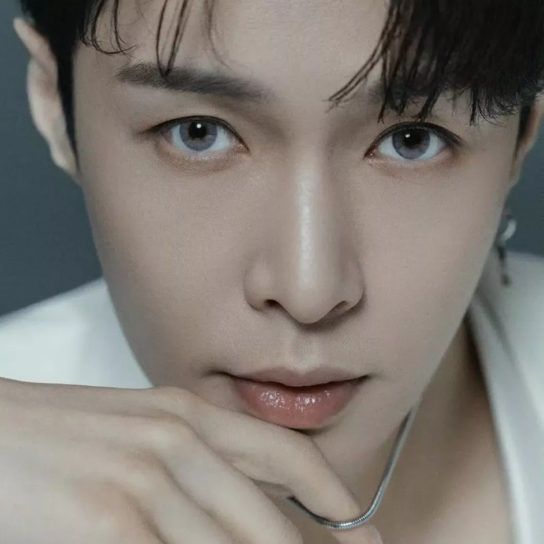 A moment captured by Lay (EXO)'s fan