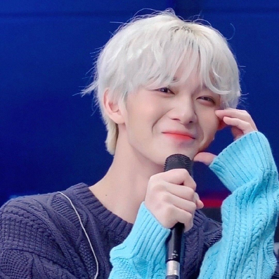 Behind-the-scenes cut of Bae Jinyoung