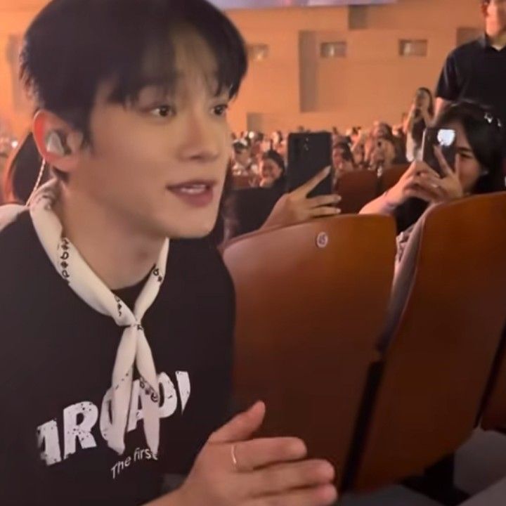 A moment captured by EXO's fan