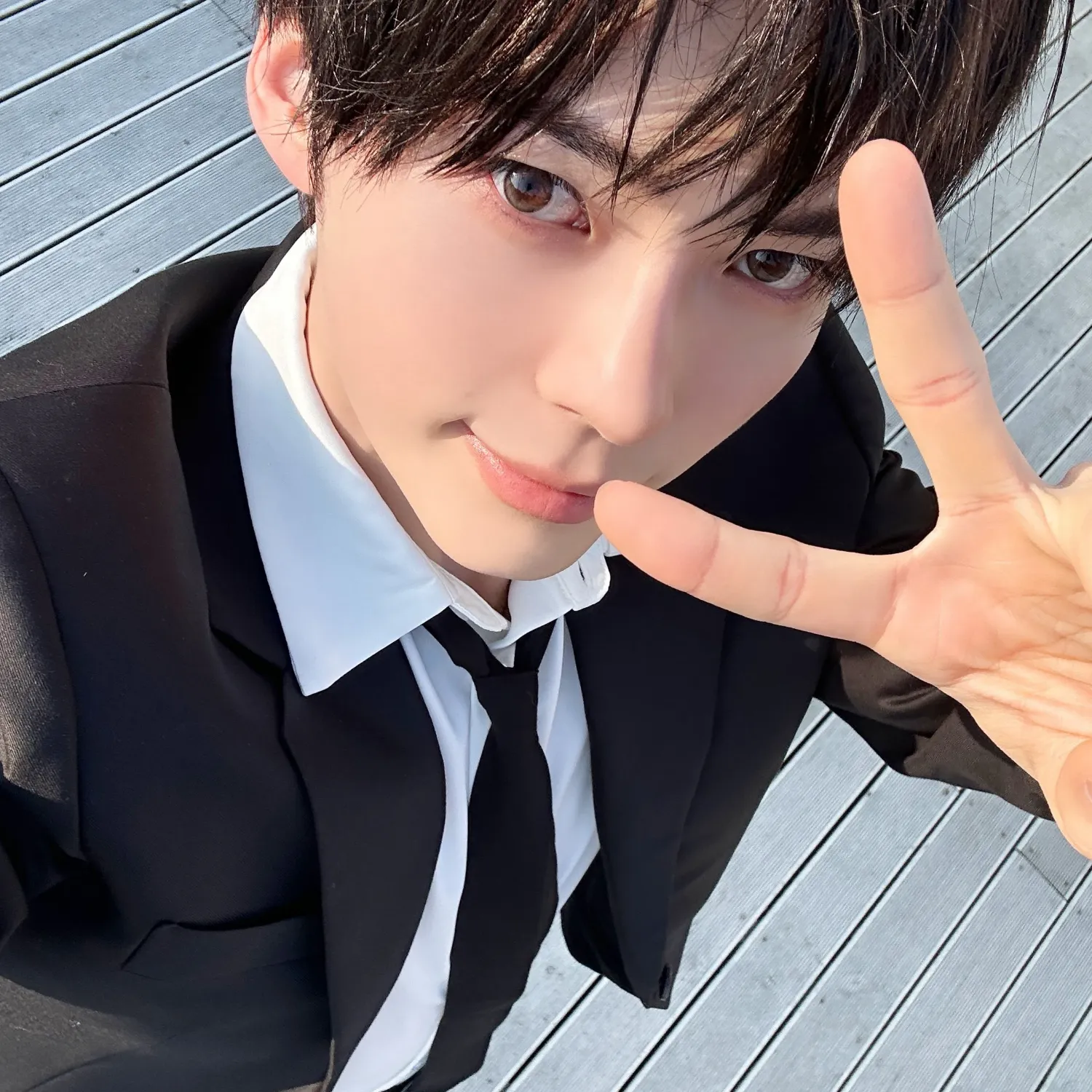 Behind-the-scenes cut of Sung Hanbin (ZEROBASEONE)