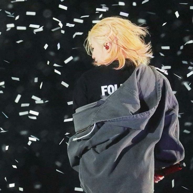 Woozi (SEVENTEEN)的最新活动照片