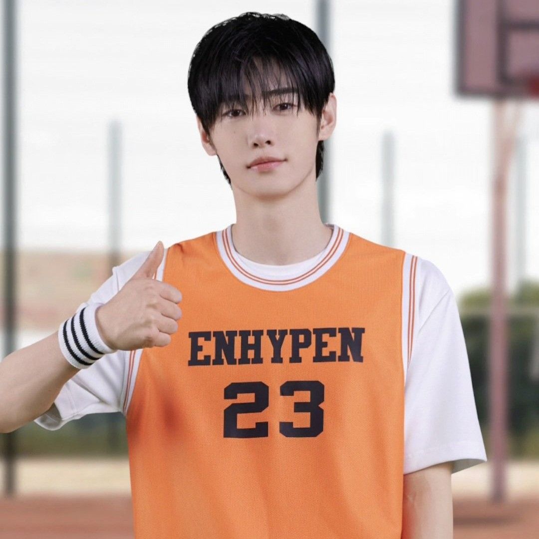 Latest photo of Sunghoon (ENHYPEN)