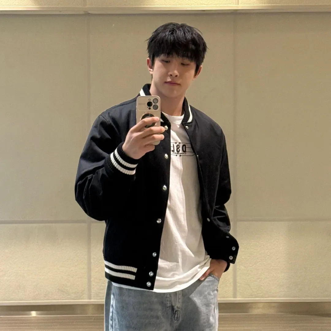 Latest photo of Jinjin (ASTRO)