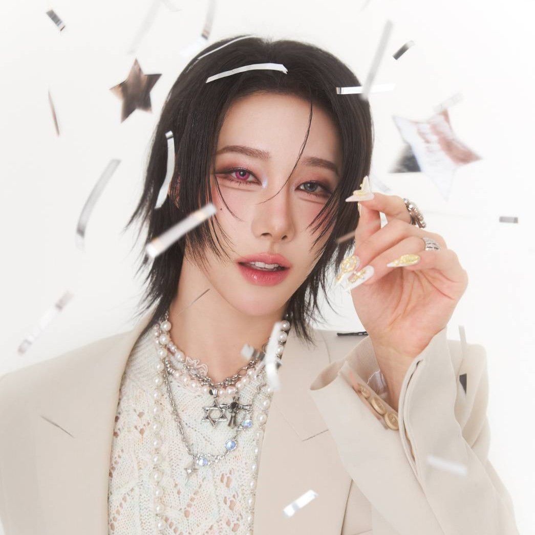 A moment captured by Rui (XLOV)'s fan