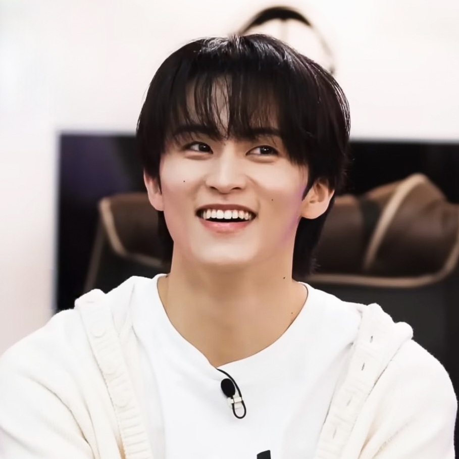 Behind-the-scenes cut of Mark (NCT 127, NCT DREAM)