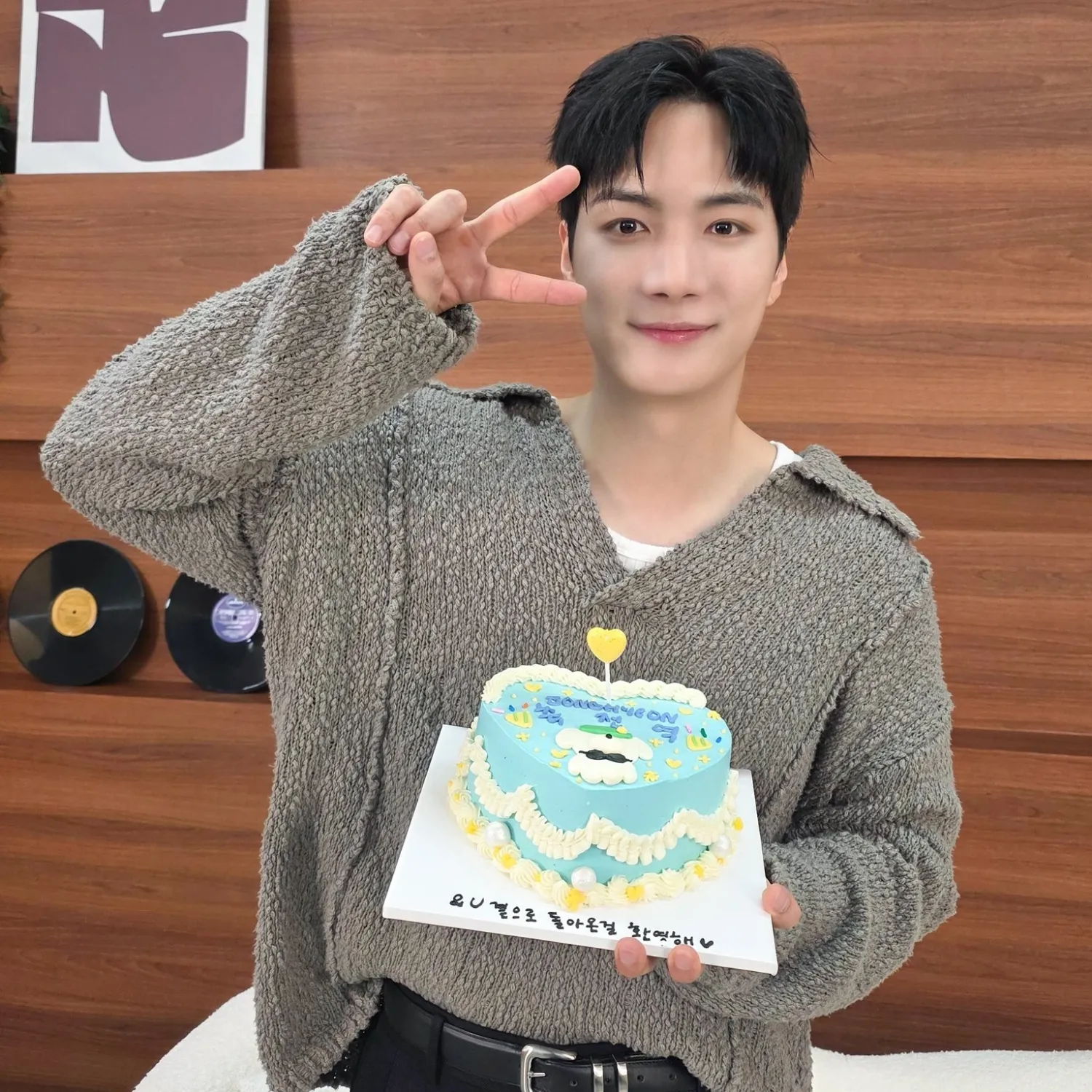 Behind-the-scenes cut of Kim Jonghyeon