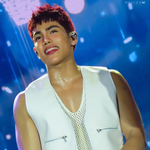 투표로 선정된 스텔 (SB19)의 인기 프로필 이미지