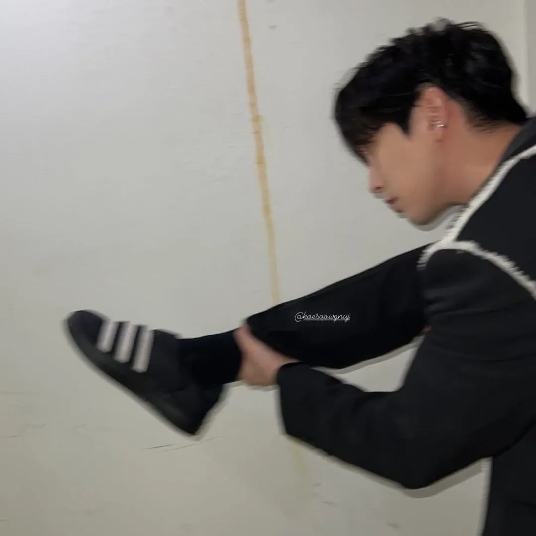 Recent activity shot of Shinwon (PENTAGON)