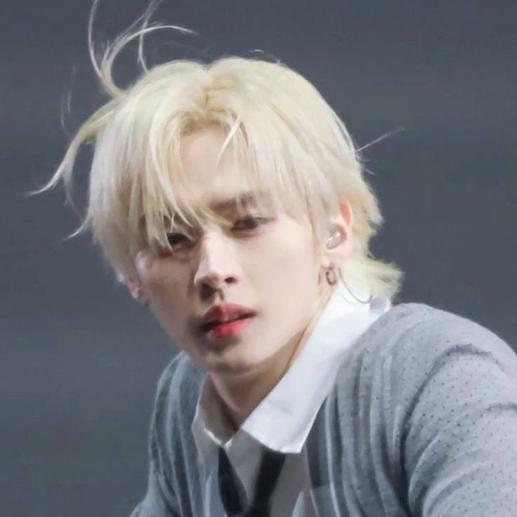 Latest photo of Lee Know (Stray Kids)