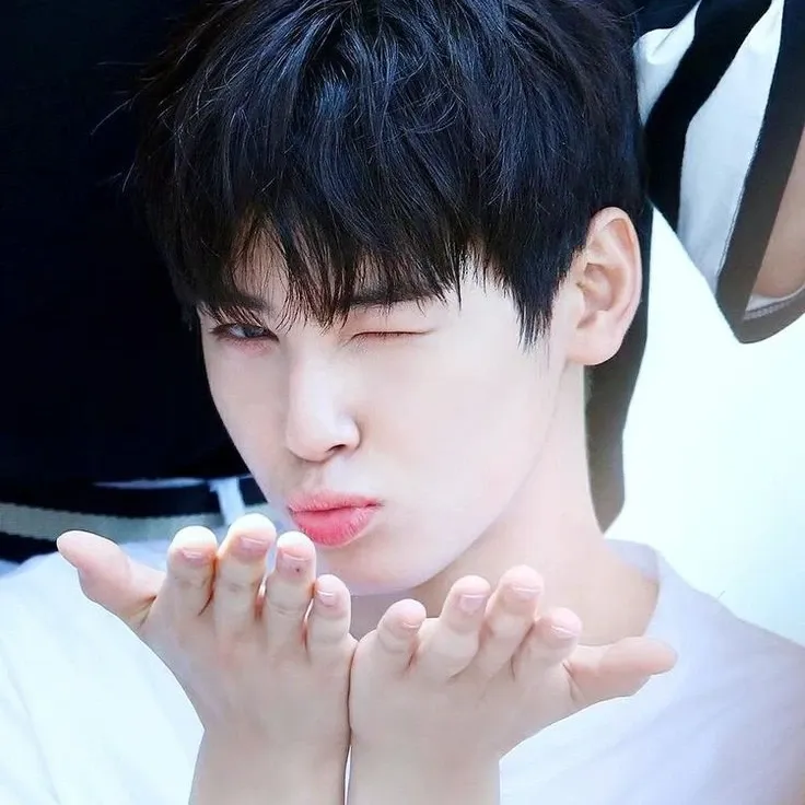 Latest photo of Eunwoo (ASTRO)