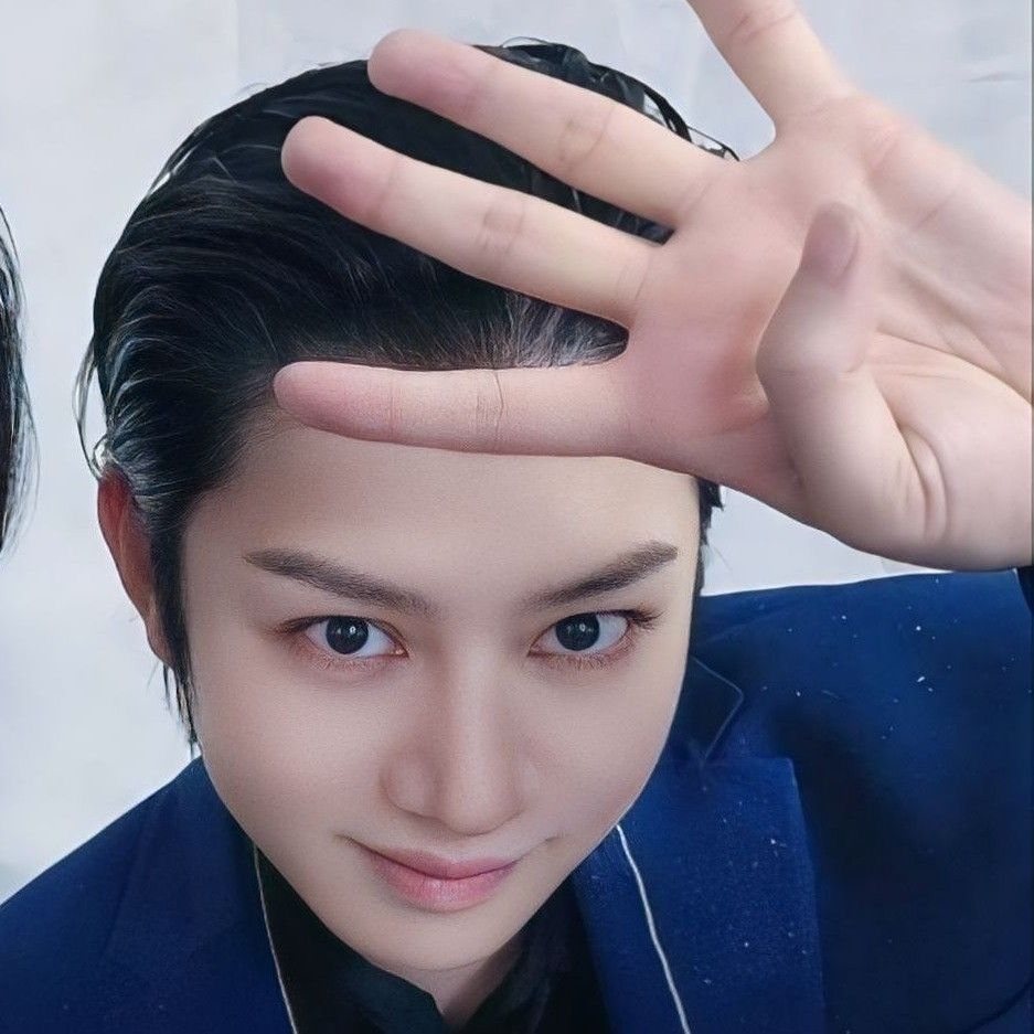 Behind-the-scenes cut of Heechul (Super Junior)