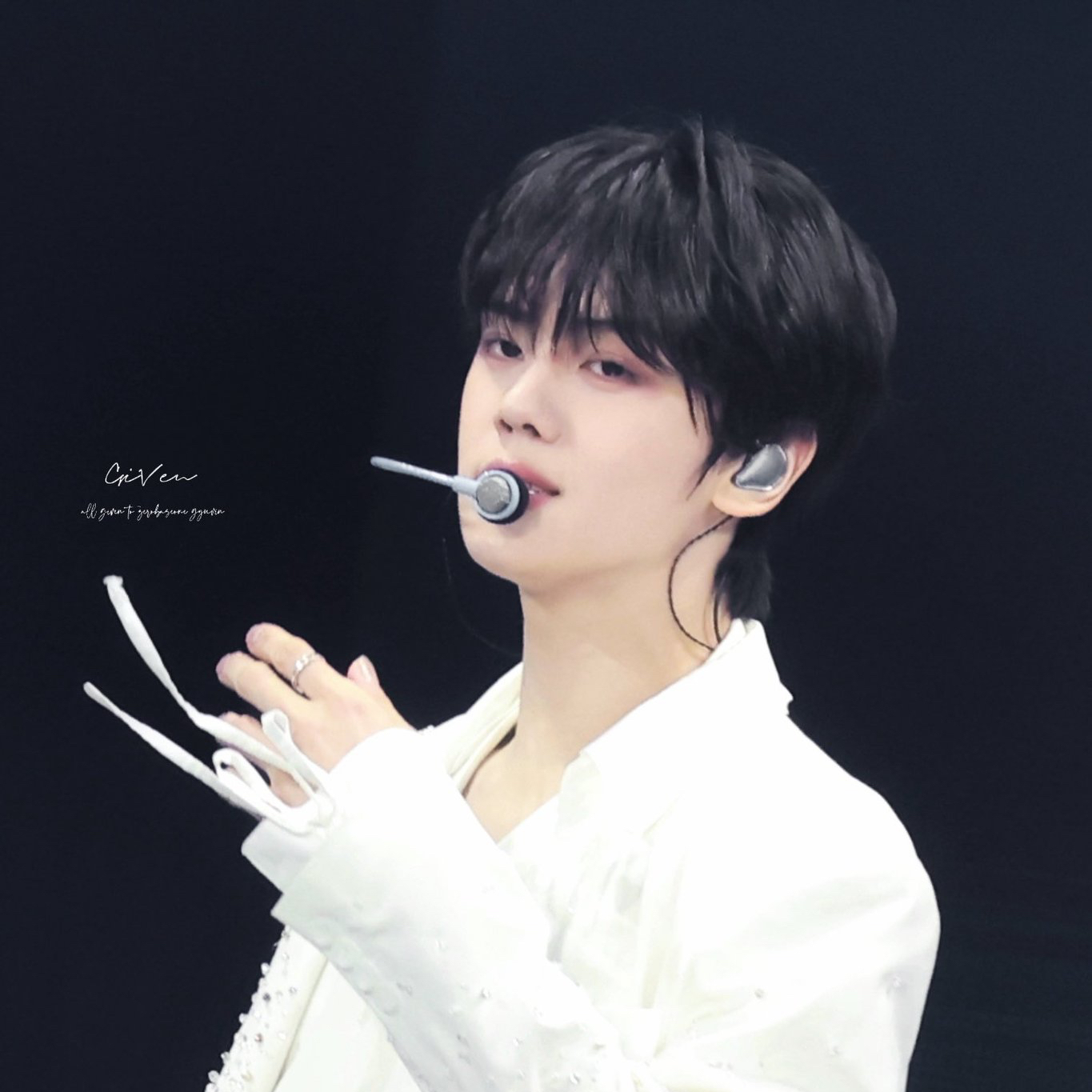 Behind-the-scenes cut of Kim Gyuvin (ZEROBASEONE)