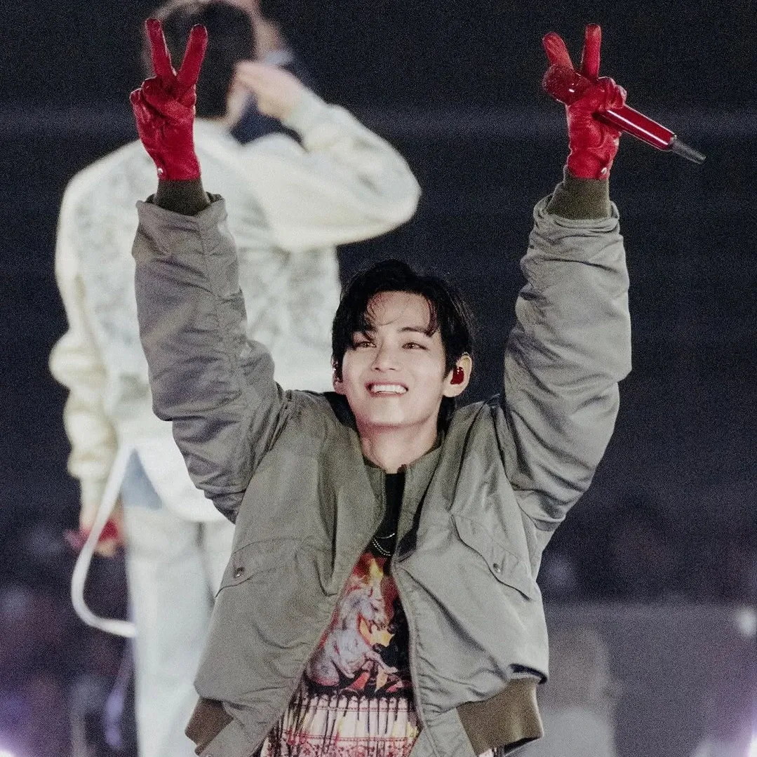 A moment captured by V (BTS)'s fan