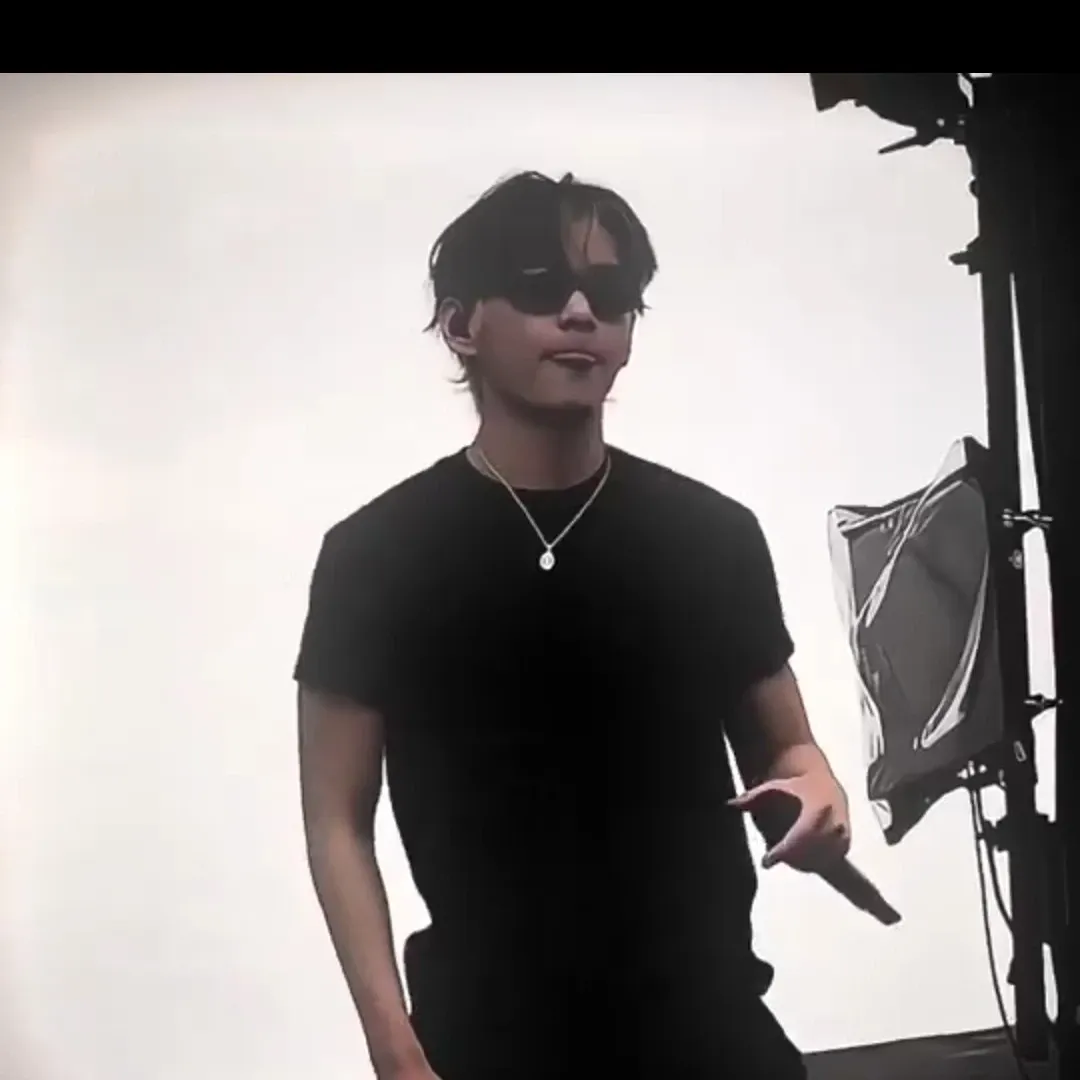 Latest photo of V (BTS)