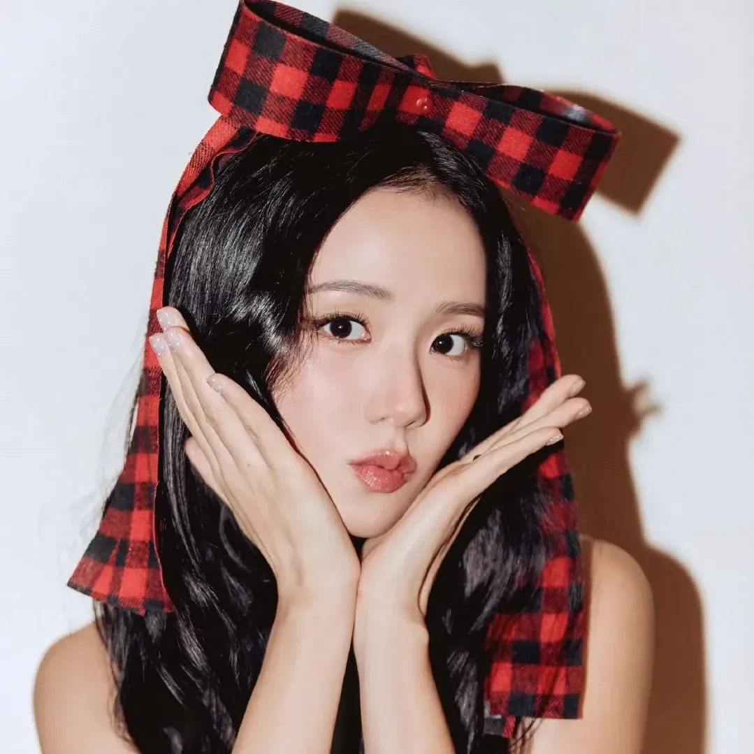 Foto aktivitas terbaru Jisoo (BLACKPINK)